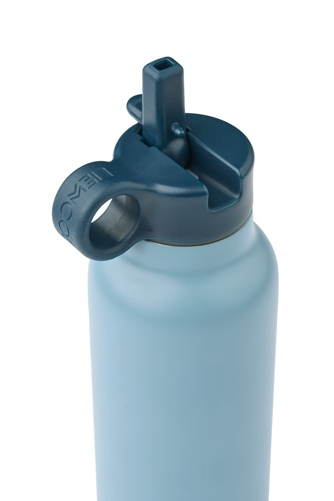 particolare del tappo blu navy