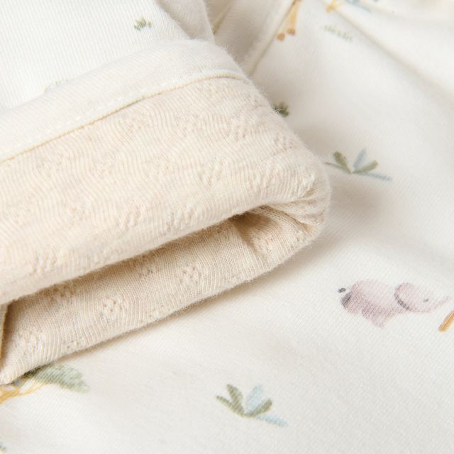 Giacca reversibile con cappuccio Vanilla Melee, Reversible cardigan, panna/fantasia animali della savana con chiusura a bottoni a pressione, Little Dutch