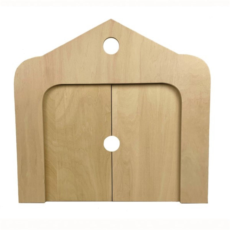 teatrino in legno con le porte chiuse