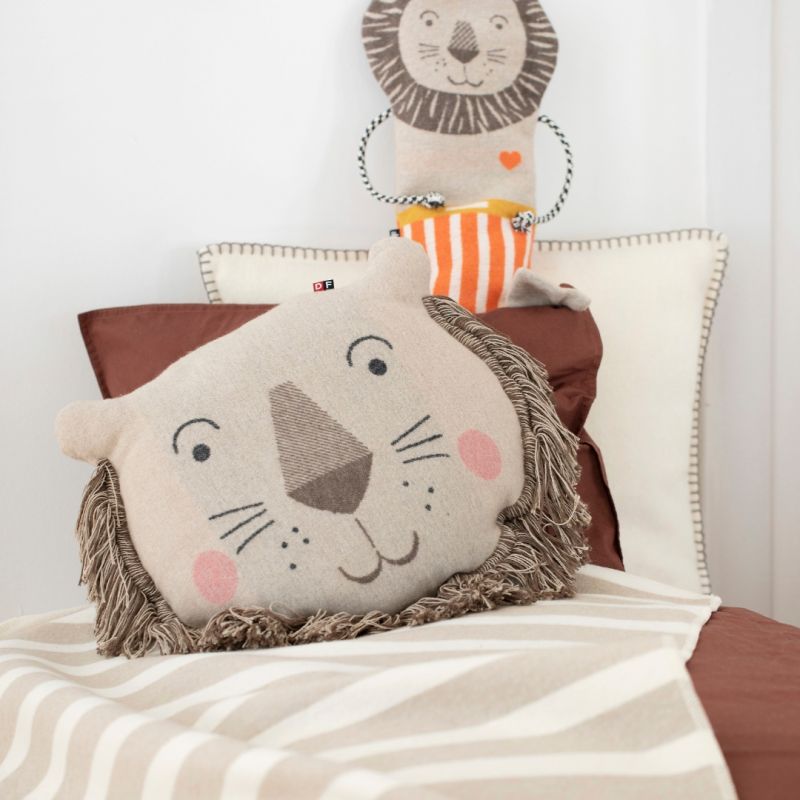 fantasia coperta a righe con cuscino leone