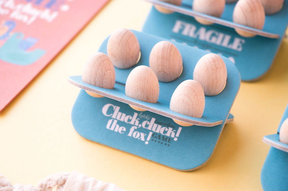 Contenitore di cartone e 6 uova di legno