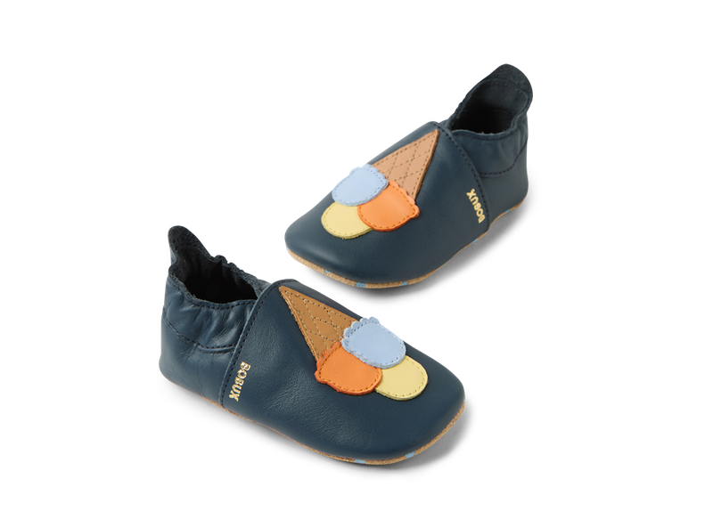 babbuccia blu navy con gelato colorato

