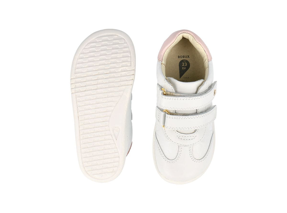vista della suola e della parte superiore della scarpa bianca con due strap e fiorellini bianchi in rielivo
