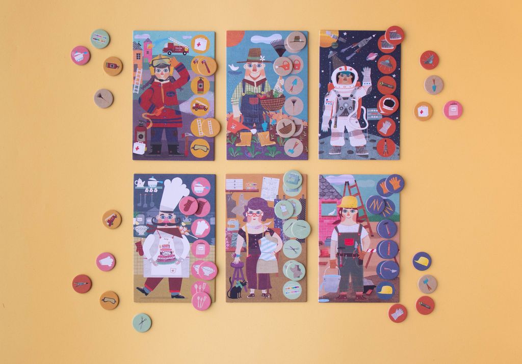 6 tabelloni con le varie professioni (pompiere, sarta, cuoco, contadino, operaio, astronauta) e 36 gettoni dei vari attrezzi da abbinare