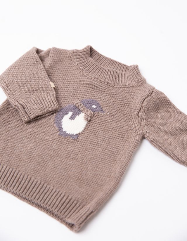Maglia Knitted Pinguino LIGHT CHOCOLATE, collo tondo e dettaglio pinguino, 60% viscosa di bambù 5% cachemere 5%lana 30% poliammide, Bamboom