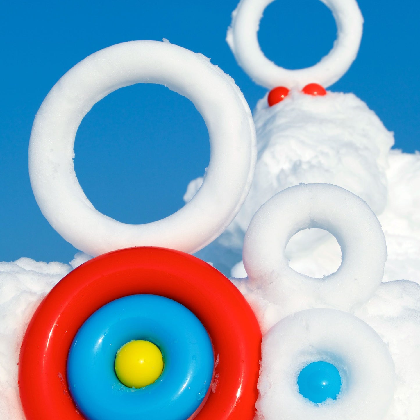 Nello 3 Pezzi - gioco innovativo e versatile da casa e da esterno, Moluk. In foto Nello usato per fare le formine con la neve