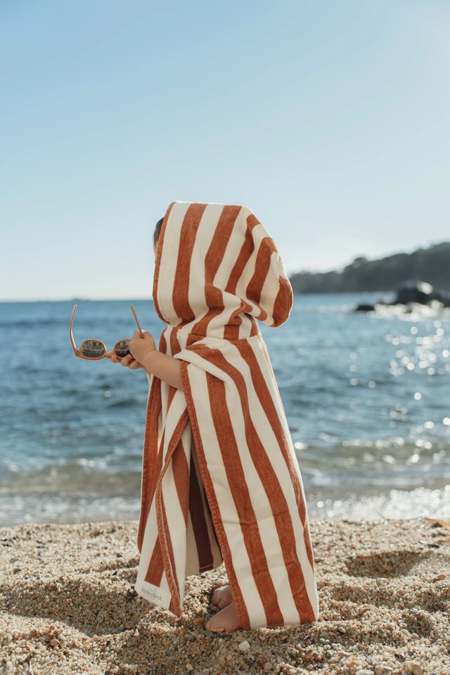 Poncho mare in spugna, a righe beige e cioccolato,  Beach poncho, Little Dutch