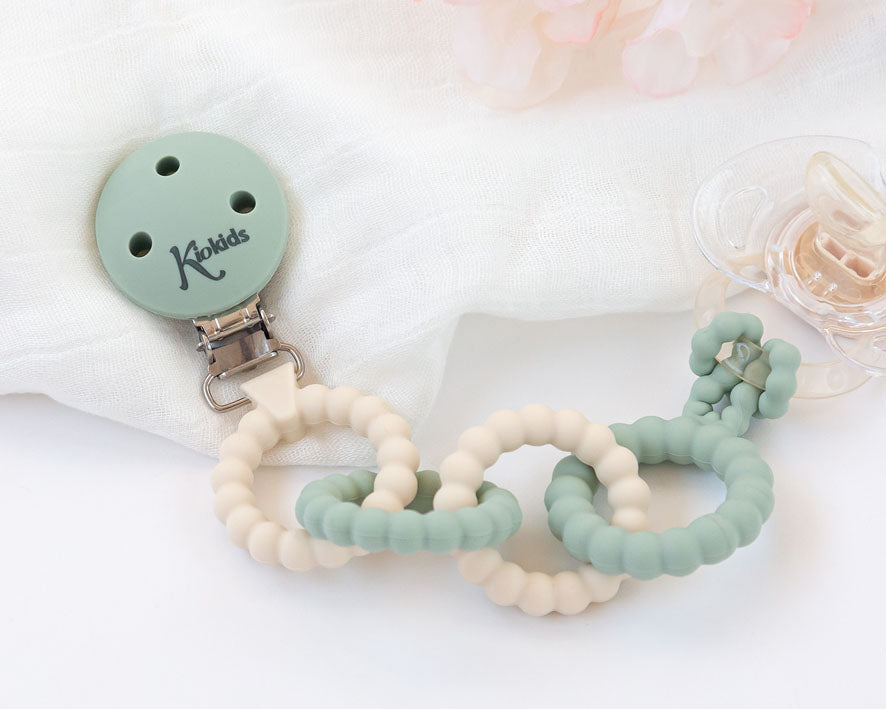 Catenella porta succhietto in silicone soft, verde salvia e beige, Kiokids