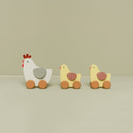 Pull Along Chickens, trainabile in legno a tema galline, Little Dutch