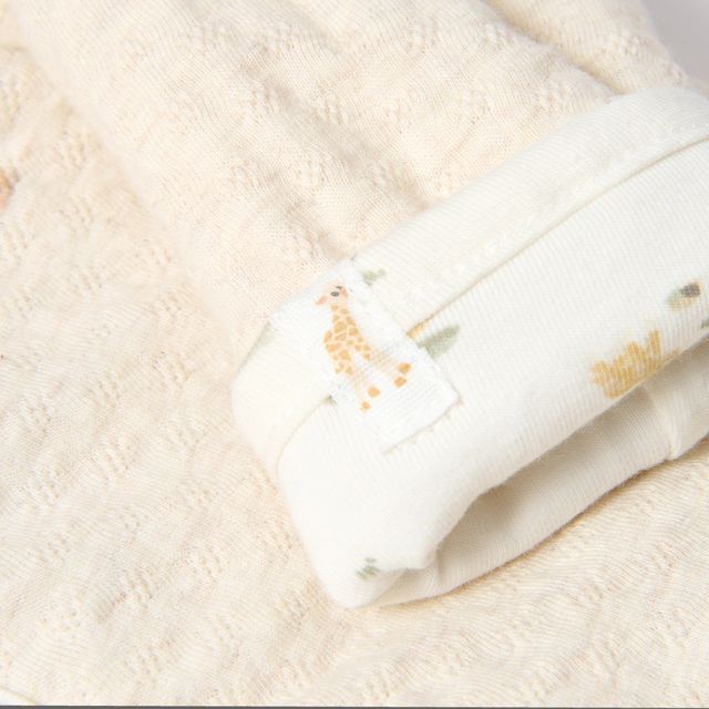 Giacca reversibile con cappuccio Vanilla Melee, Reversible cardigan, panna/fantasia animali della savana con chiusura a bottoni a pressione, Little Dutch