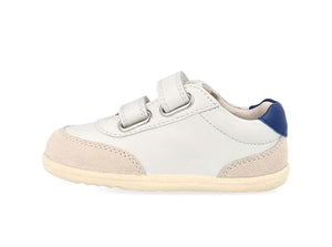 scarpa in pelle bianca e camoscio con doppio strap e inserto blu nel tallone