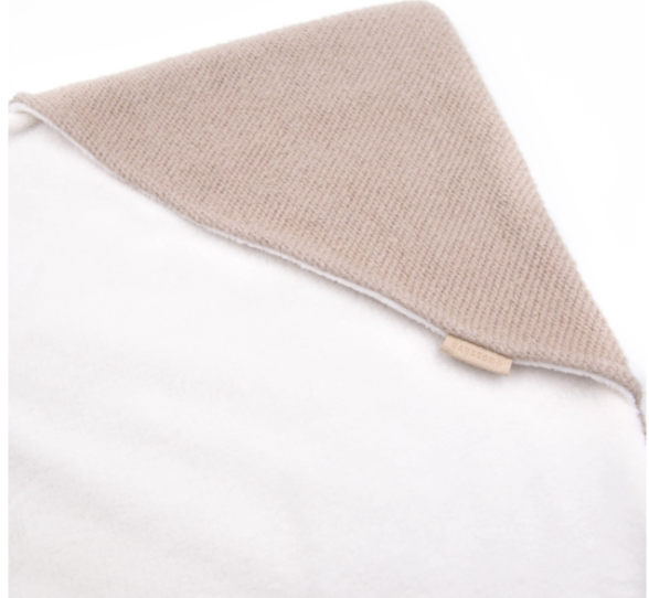 particolare del cappuccio