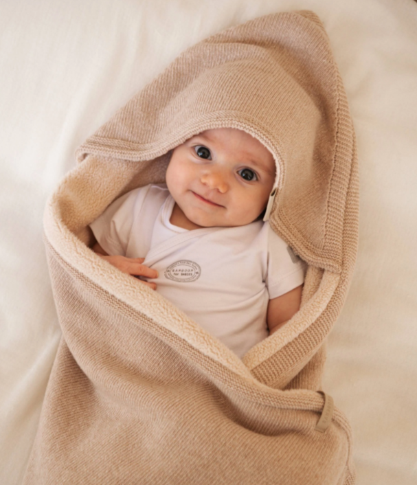 bimbo avvolto nella coperta