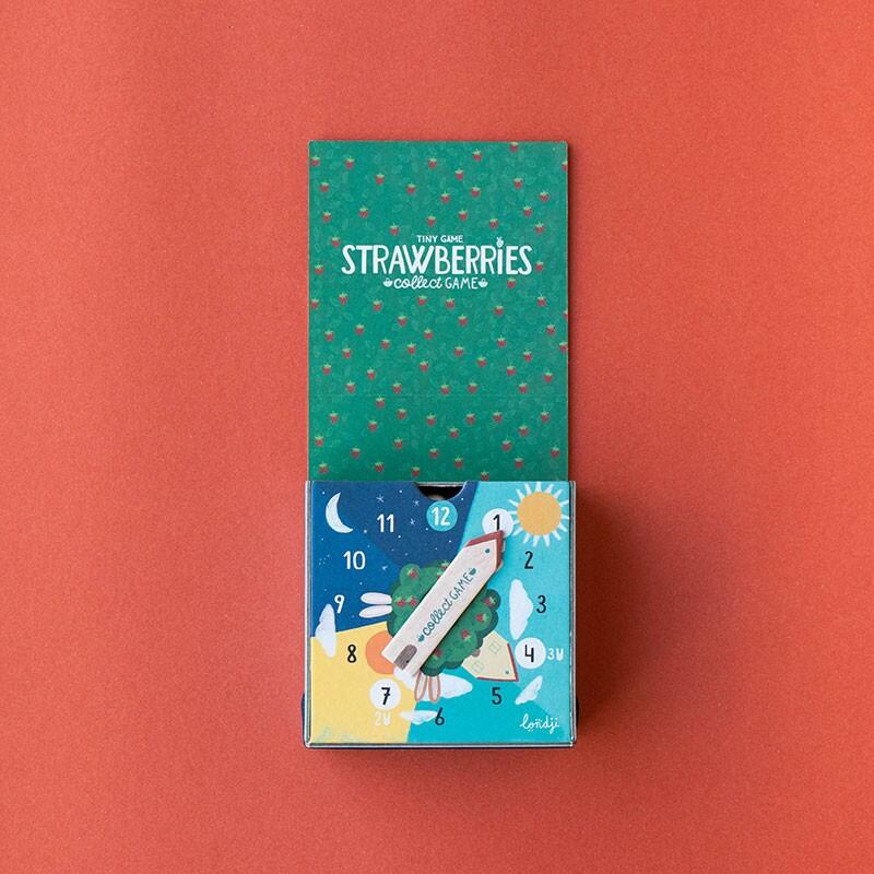 interno della scatola e orologio di cartone 