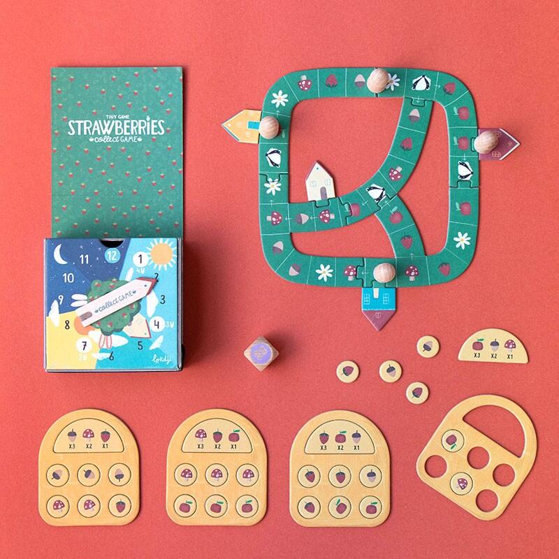 Interno della scatola  e relativo contenuto: circuito di gioco, 4 schede gioco gettoni a forma di frutti 1 dado e 4 coniglietti di legno