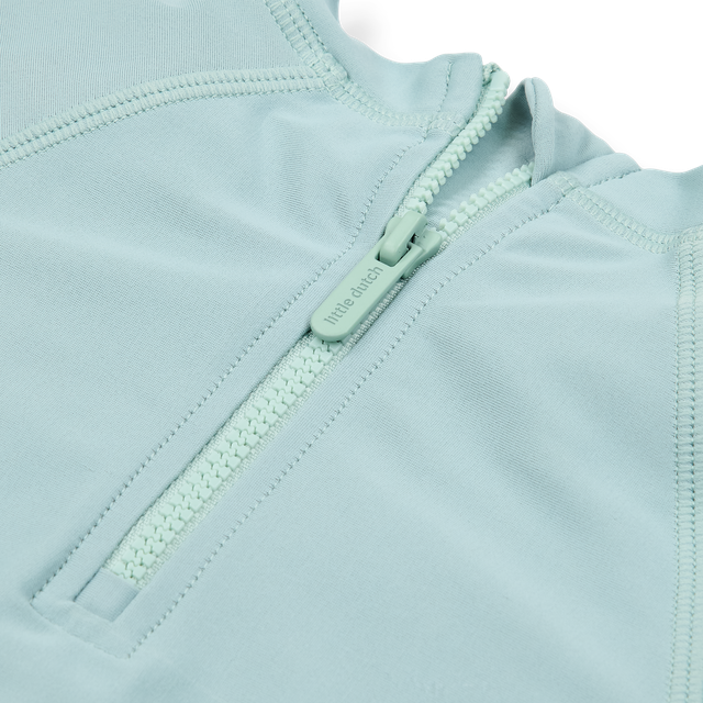 Swim shirt bimbo verde salvia con granchio, a maniche corte, con cerniera posteriore, Little Dutch
