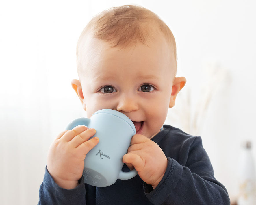 Tazza in silicone con beccuccio, rosa o azzurra, 120 ml Kiokids