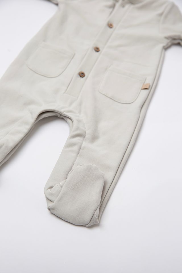 Tutina con apertura davanti, SKY GREY, con collo tondo, bottoni in legno e taschine, maniche lunghe, Bamboom