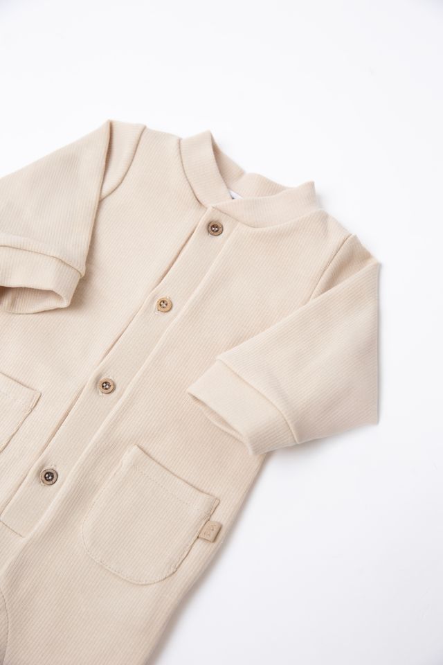 Tutina con apertura davanti, WARM WHITE, con collo tondo, bottoni in legno e taschine, maniche lunghe, Bamboom