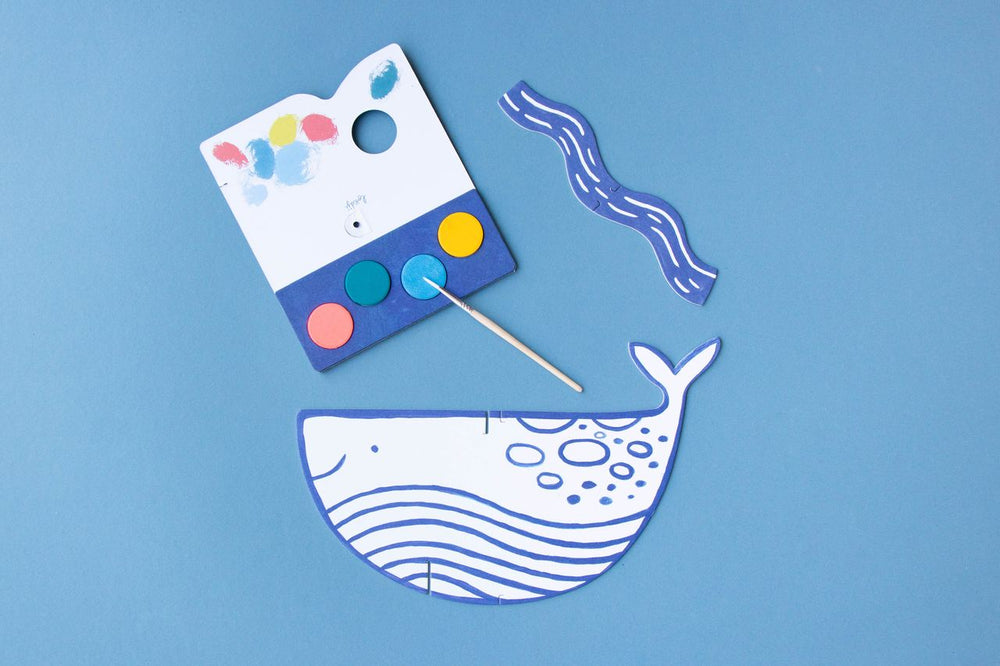 cartoncino a forma di balena con pennello e 4 colori ad acqua