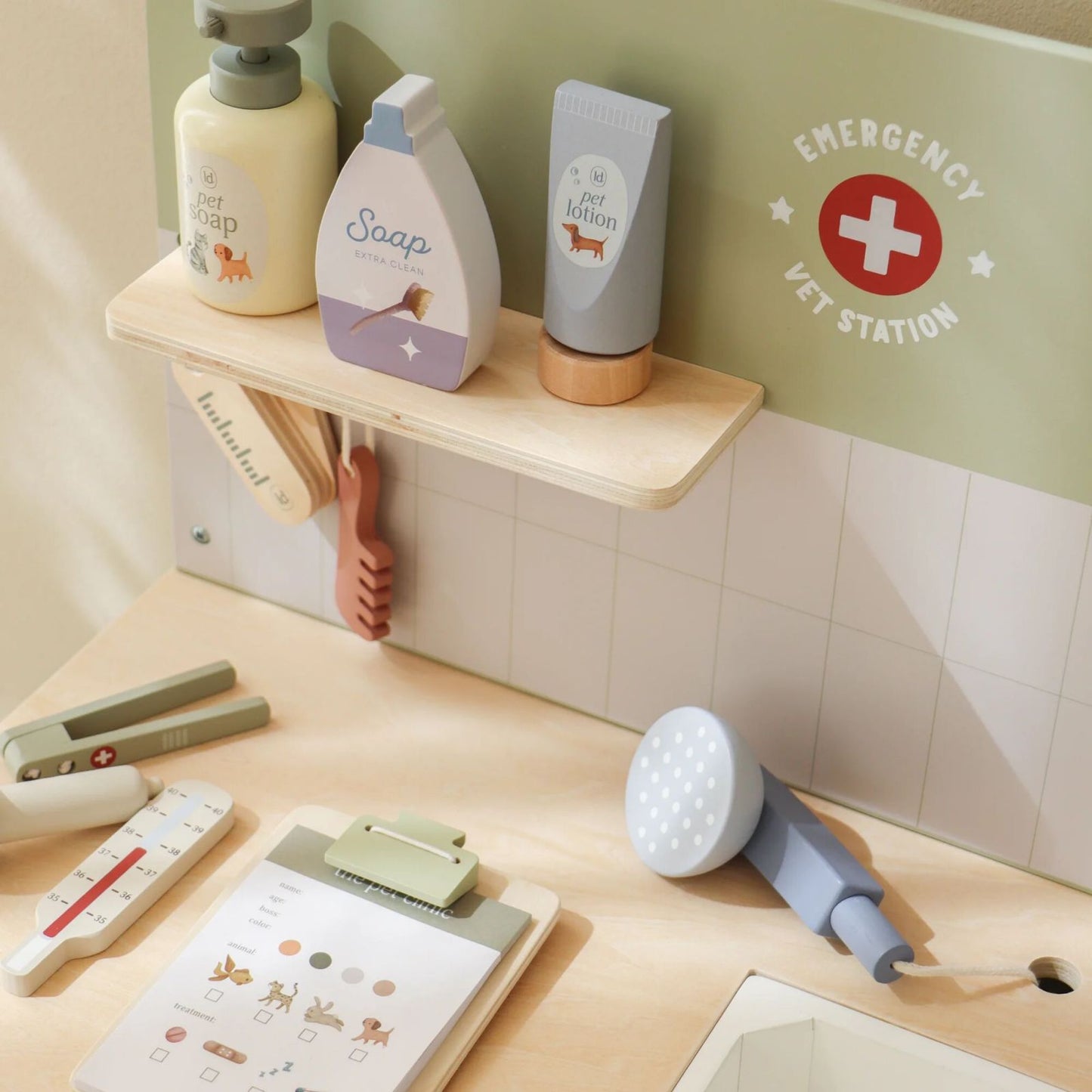 Banco del Veterinario, Wooden Veterinary Practise, Little Dutch