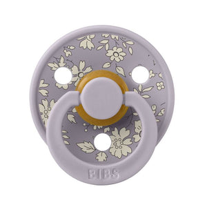 Set di due ciucci Bibs ciliegia collezione LIBERTY, capel fossil-grey mix