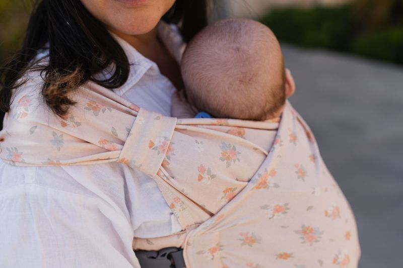 Marsupio portabebe per neonati Boba Bliss, Posy ( rosa con fiorellini)
