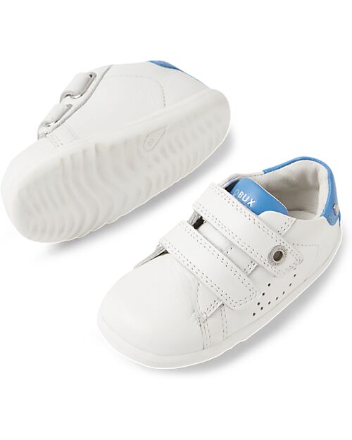 scarpa bianca con tallone azzurro e due strap, suola anatomica pianta larga