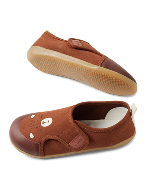 scarpa indoor da interno con suola in gomma e tomaia in cotone con punta rinforzata, strap e disegno orsetto. colore marrone
