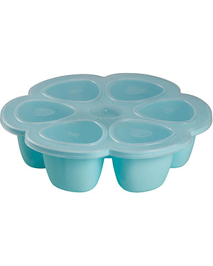 Contenitore Multiporzione in silicone 6x150 ml, Béaba. Vista del contenitore azzurro chiuso con suo coperchio trasparente in plastica