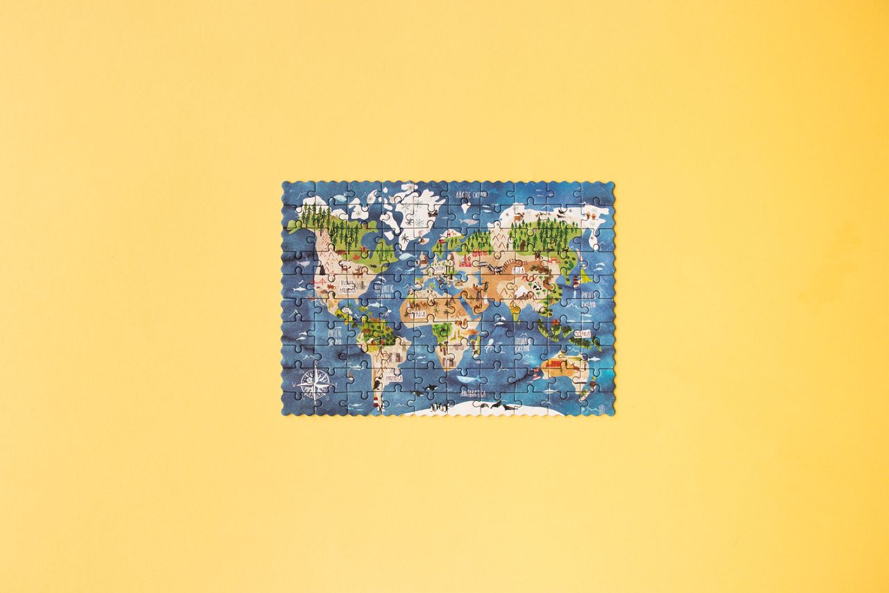 Puzzle assemblato intero discover the world