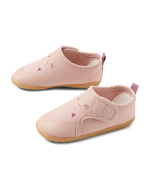 scarpe indoor rosa con suola in gomma e gattino disegnato sulla tomaia, chiusura con strap