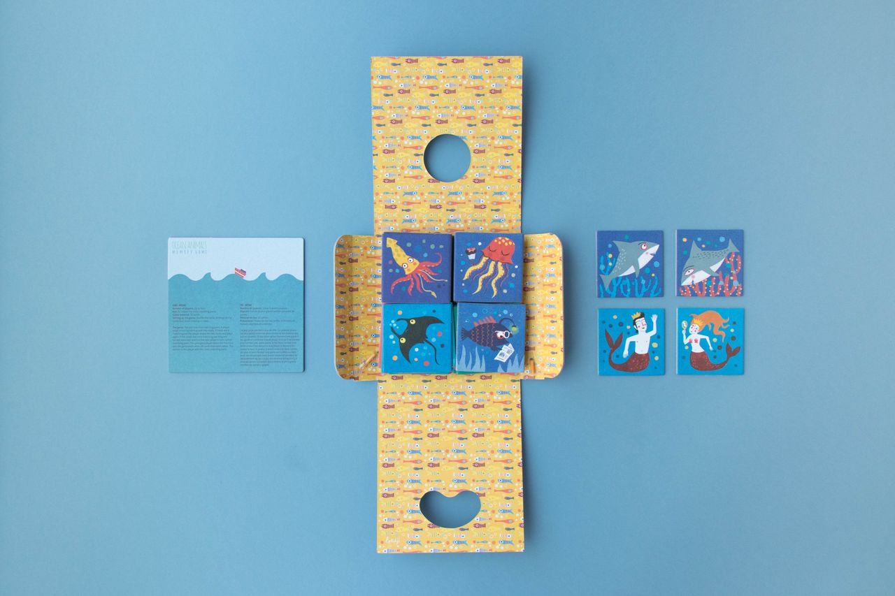 Interno della scatola con carte ocean animals