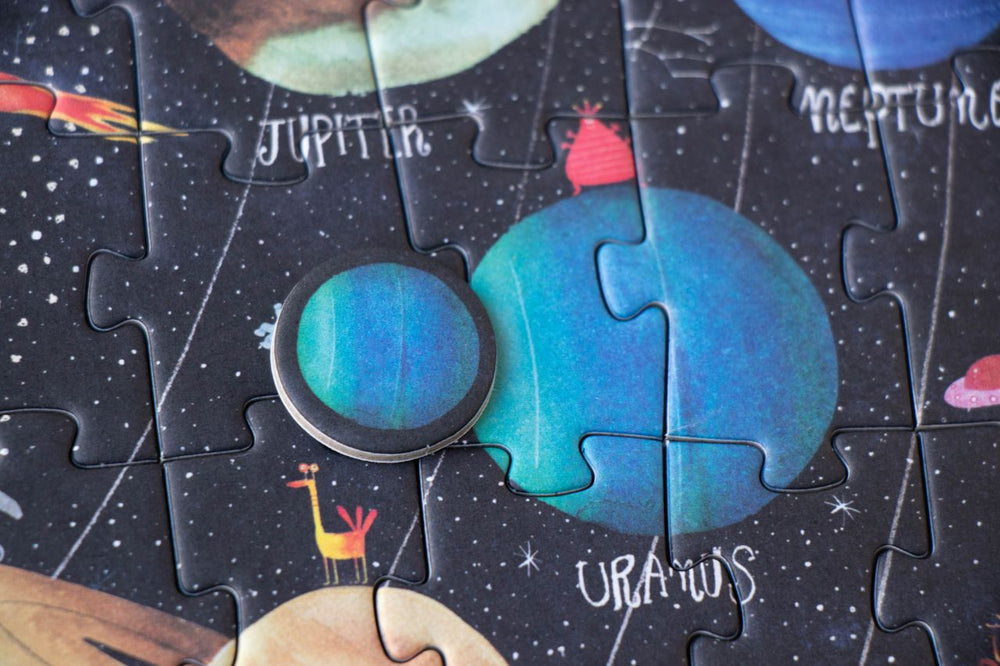 Dettaglio puzzle con tesserina Urano abbinata