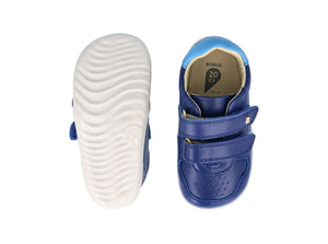 suola e parte superiore della scarpa blu elettrico con due strap e tallone azzurro