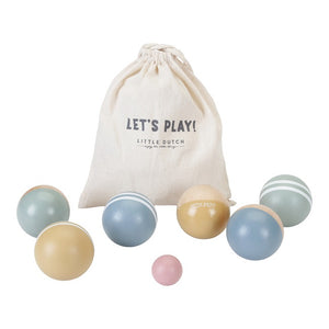 Set gioco delle bocce in legno, Little Dutch. Vista delle 6 bocce grandi, una pallina rosa più piccola e borsina in tela per contenerle