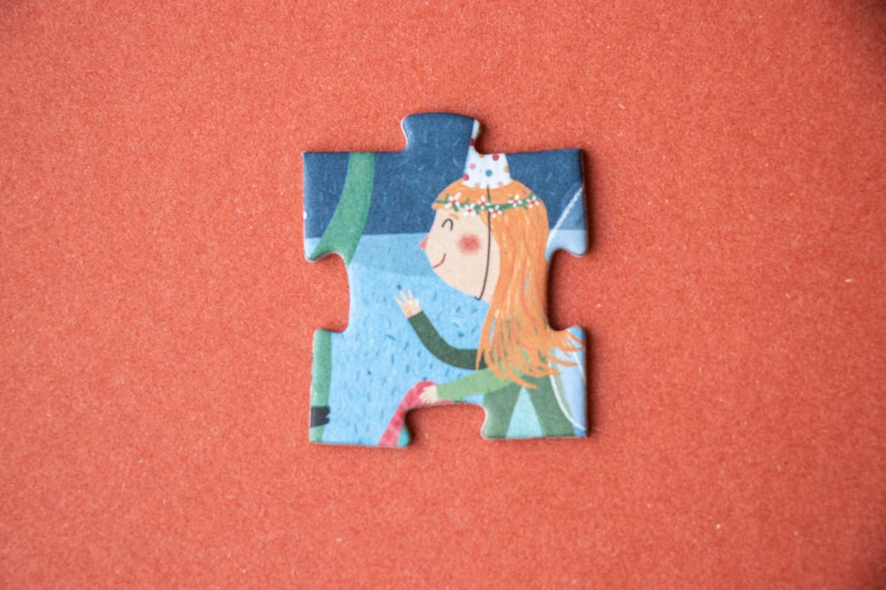 Dettaglio di un pezzo del puzzle tascabile unicorn
