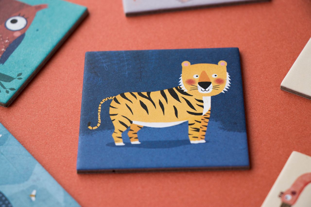 Dettaglio carta con tigre