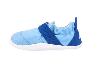 scarpa morbida suola in gomma e parte superiore azzurra con inserti blu scuri