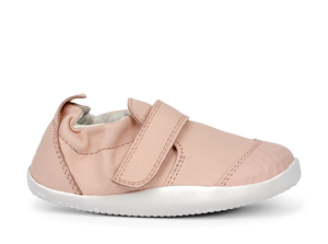 scarpa mprbida colore rosa pastello con strap e suola super flessibile colore bianco