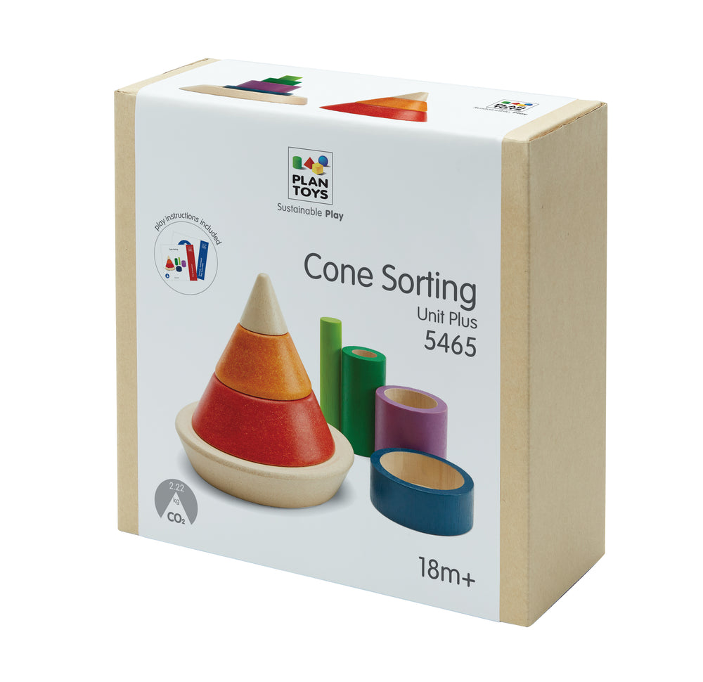 Piramide impilabile in legno "Cone Sorting", Plan Toys. Vista della confezione del gioco in cartone riciclato