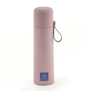 Thermos Yume 500 ml, Mizu Baby. Contenitore termico rosa con laccio in silicone nella parte alta del tappo, per facilitare la presa e il trasporto.