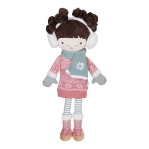 Winter Doll, Bambola di stoffa a tema invernale, Little Dutch. Bambola Jill con paraorecchie bianco, stivali rosa e marroni , maglione rosa con ricami bianchi, guanti e sciarpa verdi