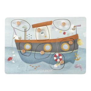Sound Puzzle Sailor Bay, puzzle sonoro in legno, Little Dutch. Gioco completato con disegno di un peschereccio e vari elementi del mare e della pesca