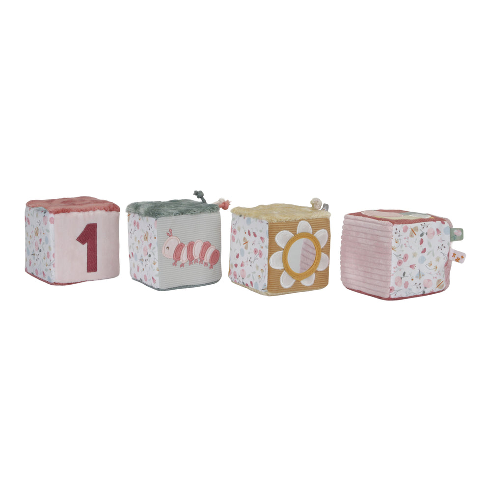 Soft Cubes Set, Set di cubi morbidi a tema Fiori e Farfalle, Little Dutch. Vista dei 4 cubi uno vicino all'altro in fila