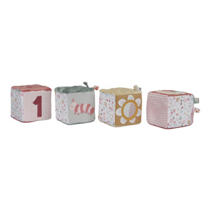 Soft Cubes Set, Set di cubi morbidi a tema Fiori e Farfalle, Little Dutch. Vista dei 4 cubi uno vicino all'altro in fila