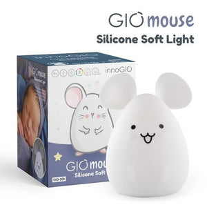 Luce a led notturna in silicone MIDI, InnoGIO. Lampada in silicone bianco a forma di topolino. Lampada vicino alla sua confezione in cartone