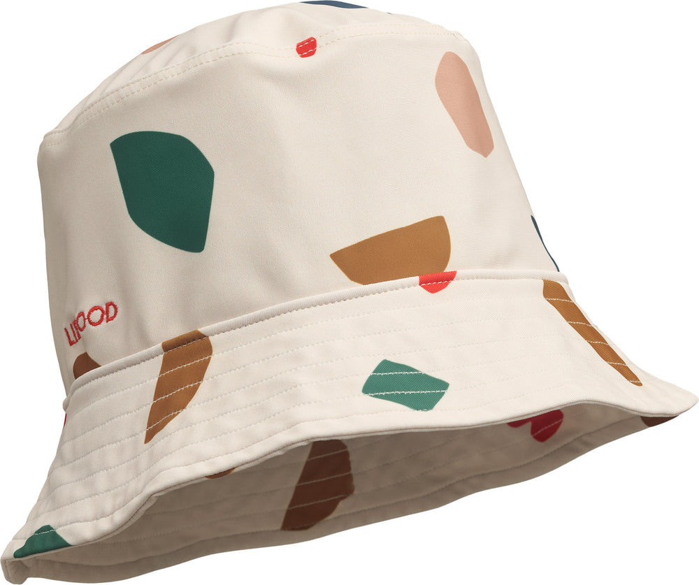 cappelo con tesa larga, base avorio e forme geometriche colorate