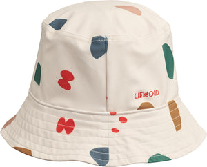 cappelo con tesa larga, base avorio e forme geometriche colorate, logo liewood ricamato in rosso