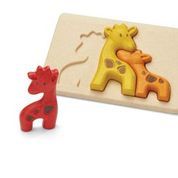 tre giraffe di legno su un puzzle